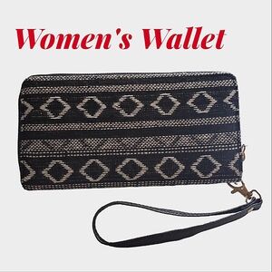 NWOT Women's Wallet Zip Around Wristlet Abstract Weave Fabric
